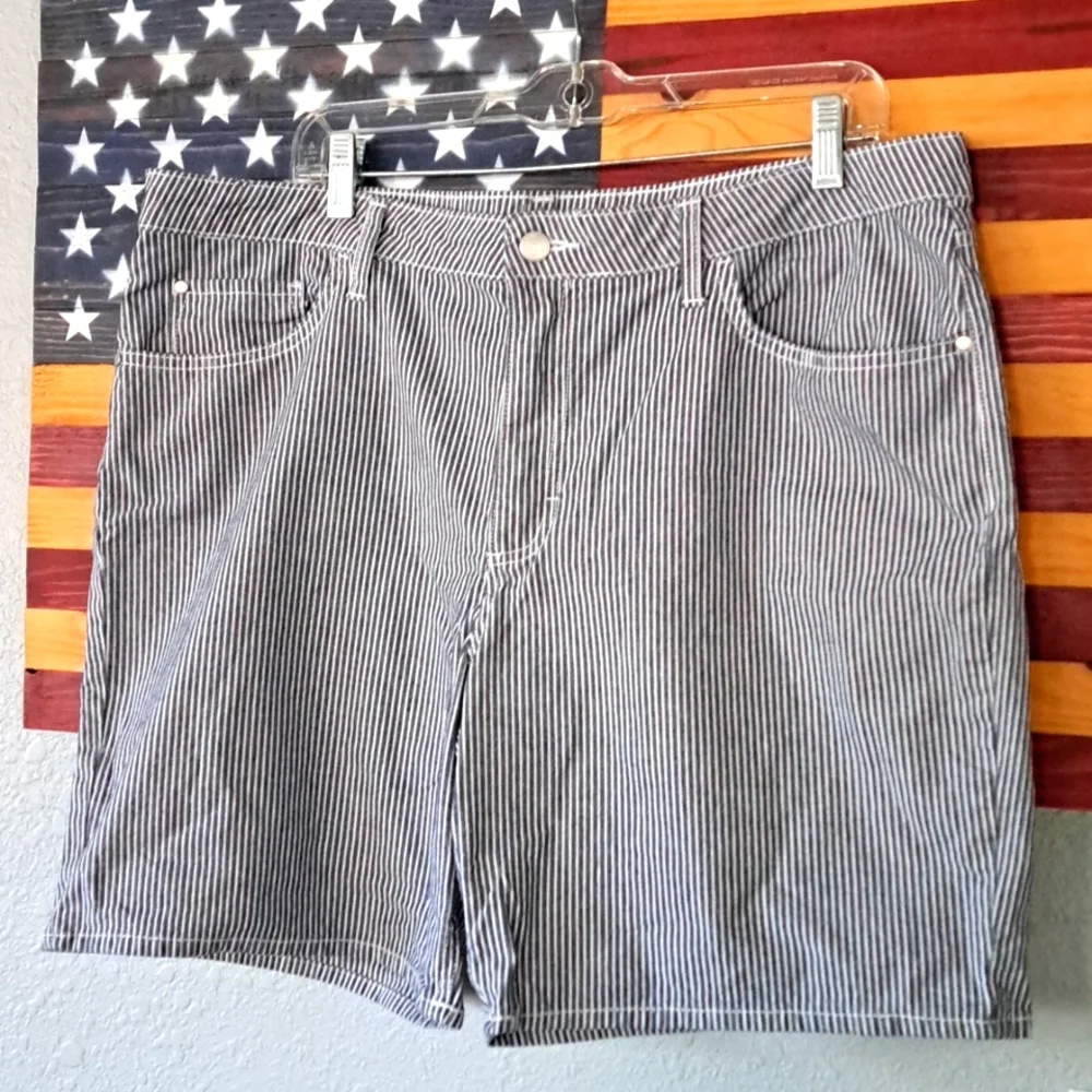 Pinstriped Shorts | Size 18 - Picture 2 of 7